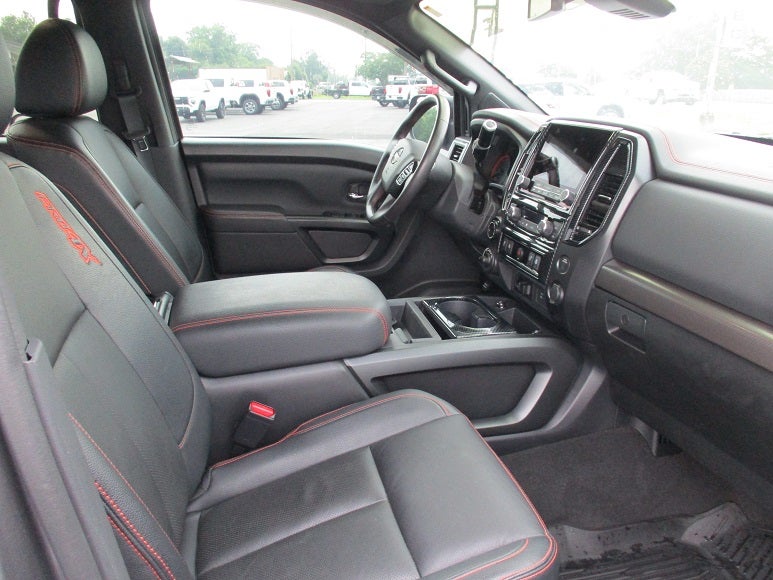 2023 Nissan Titan 4x4 Crew Cab S