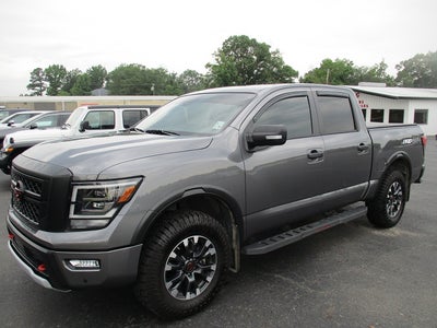 2023 Nissan Titan 4x4 Crew Cab S
