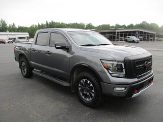 2023 Nissan Titan 4x4 Crew Cab S