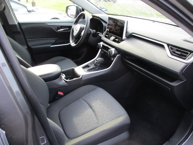 2024 Toyota RAV4 XLE FWD (GS)