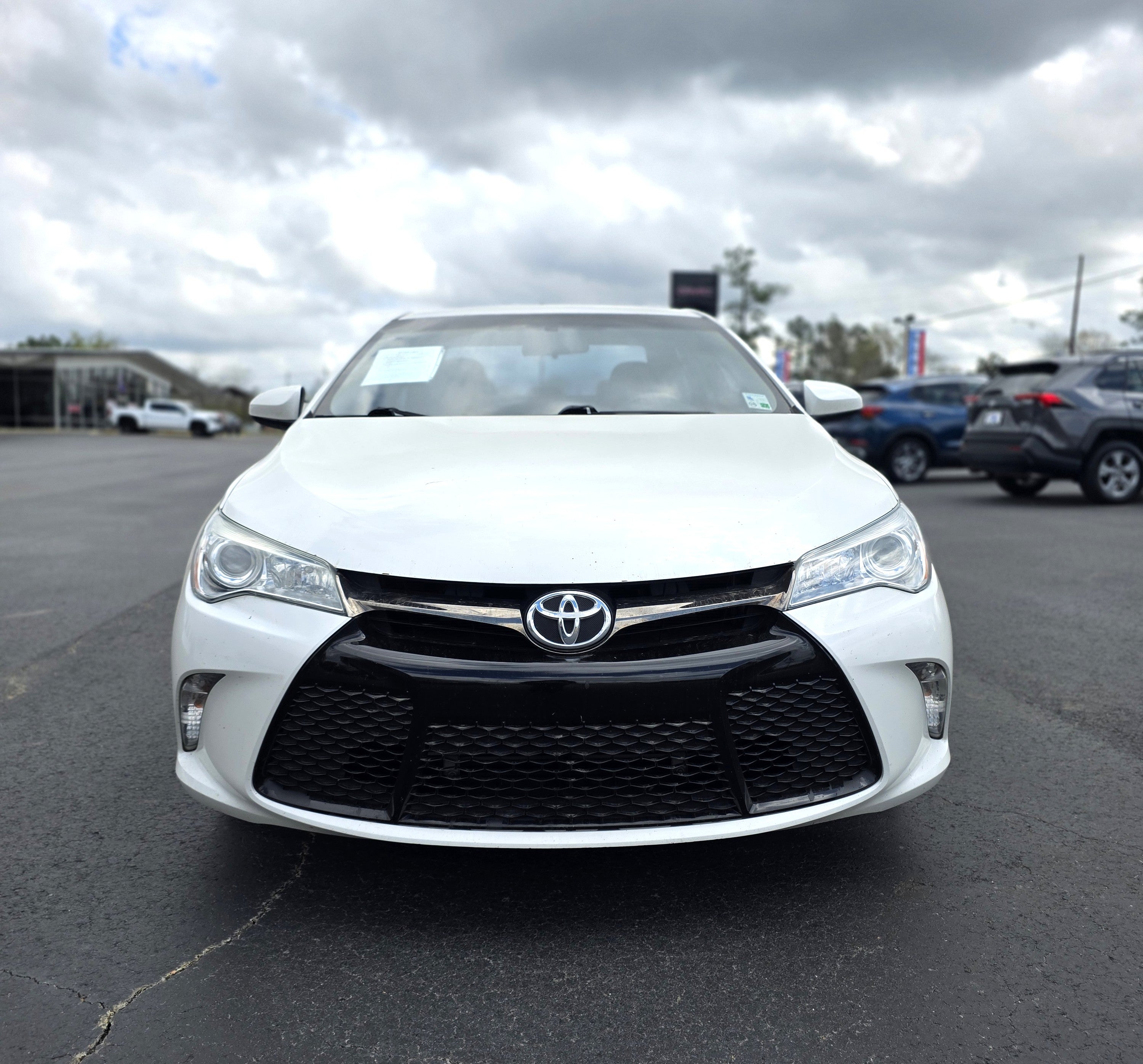 2017 Toyota Camry SE Auto (SE)