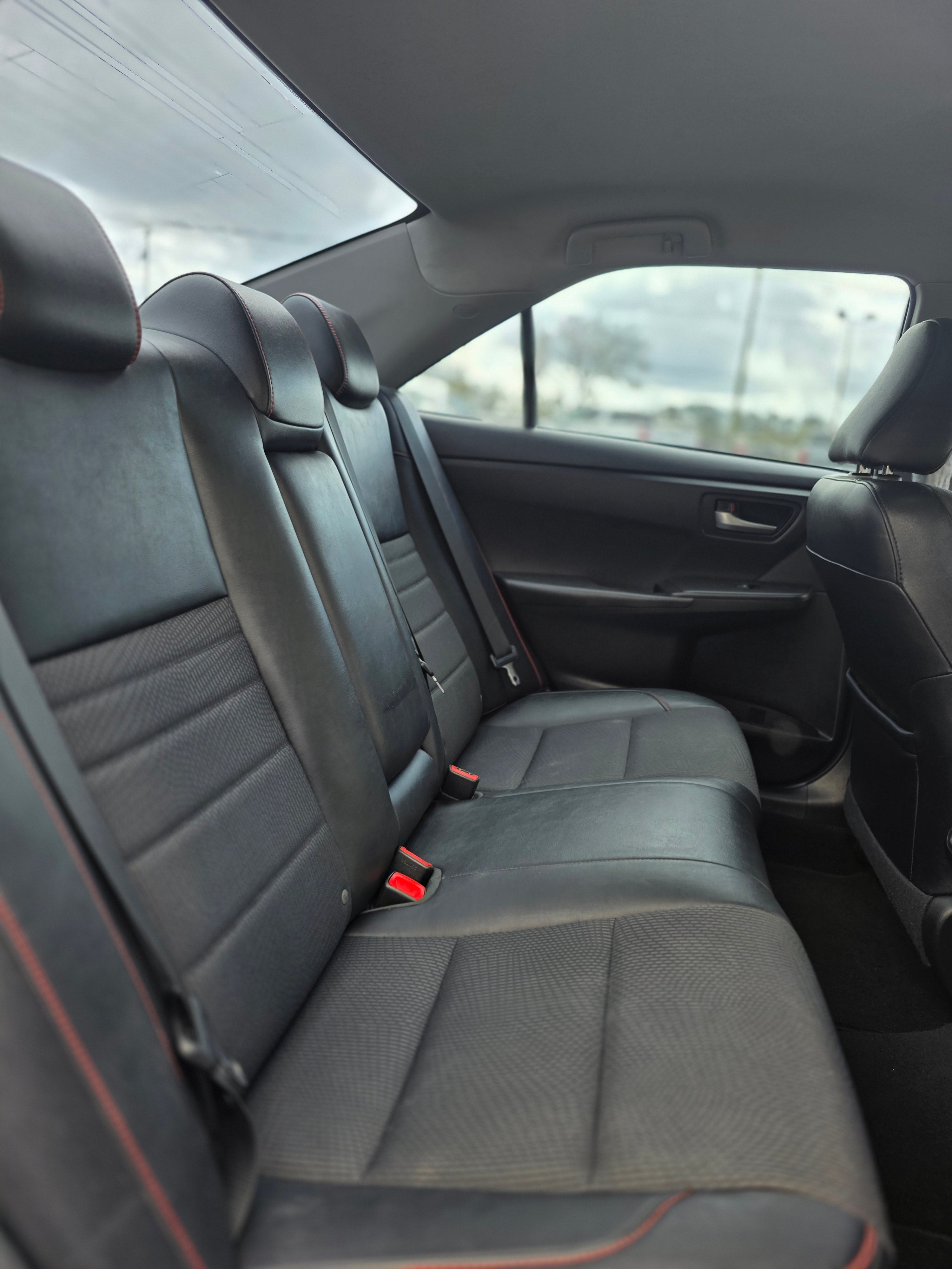 2017 Toyota Camry SE Auto (SE)