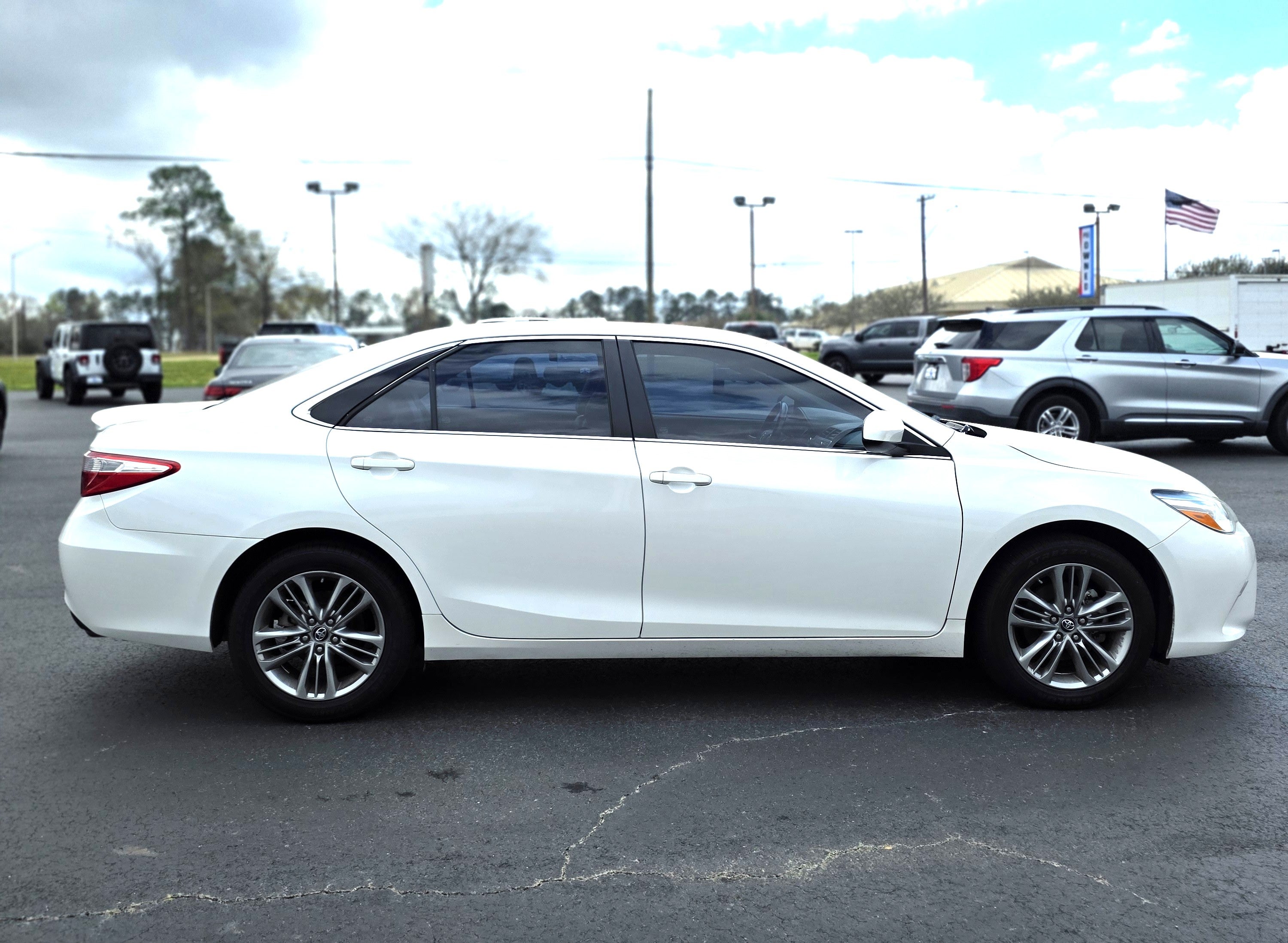 2017 Toyota Camry SE Auto (SE)