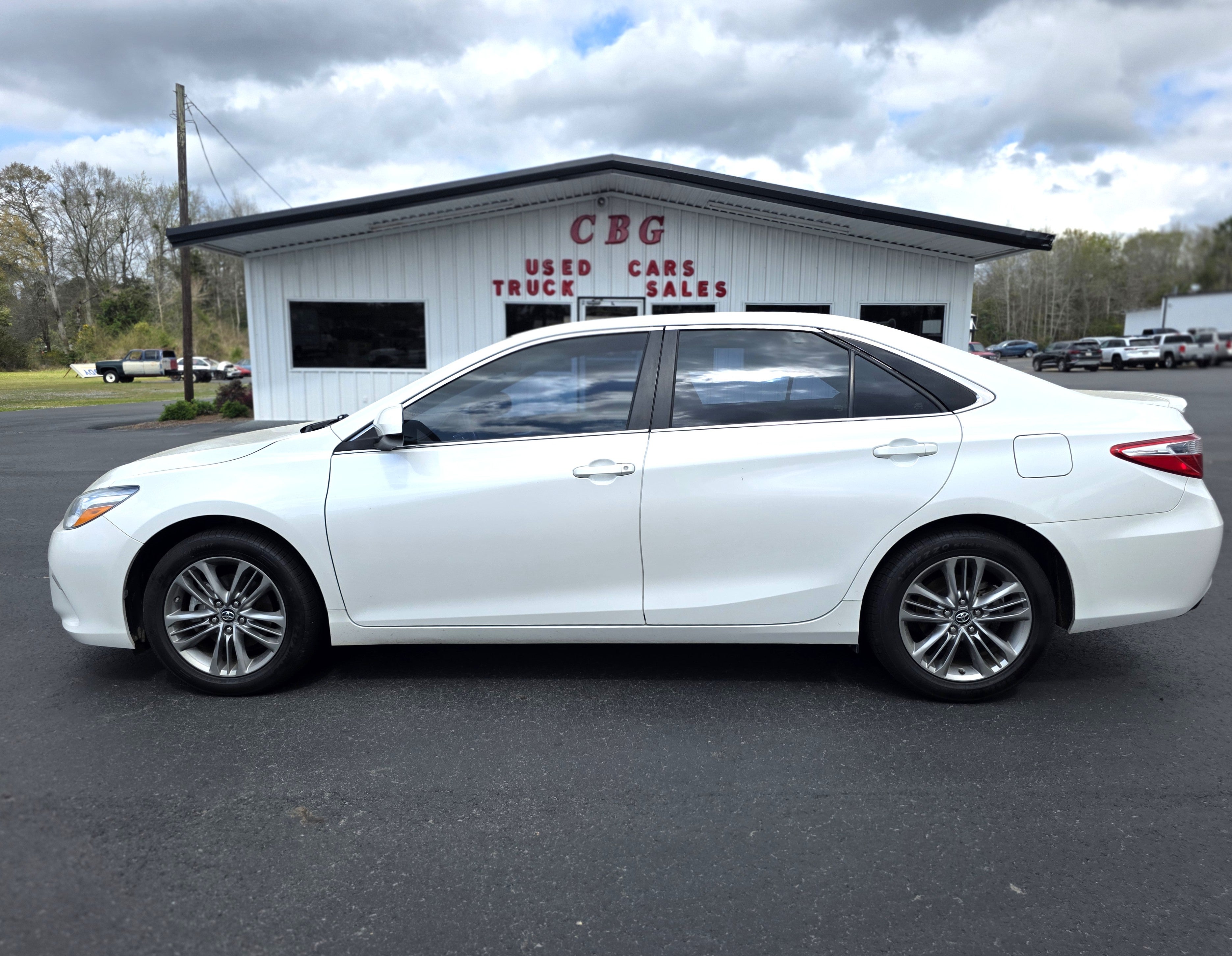 2017 Toyota Camry SE Auto (SE)